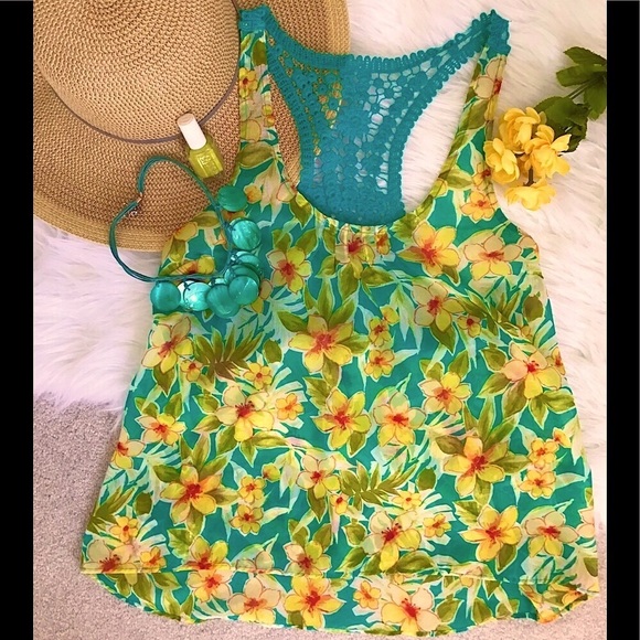 Aeropostale Tops - 🌞Aeropostale Floral Boho Crochet Back Top